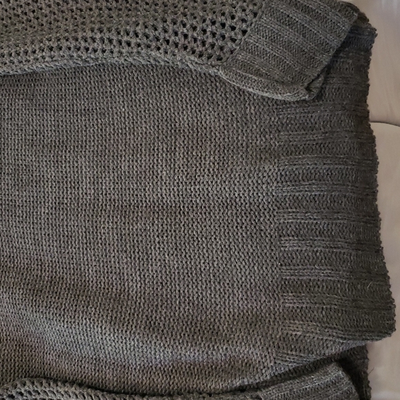 AMERICAN EAGLE Cold Shoulder Cable Knit Turtleneck Sweater Gray Size S - Picture 7 of 7